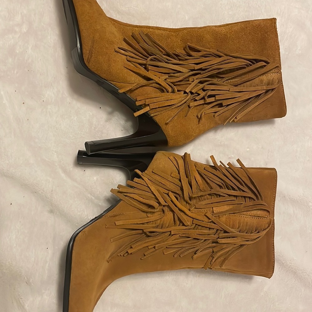 Brown fringe shoes size 6.5 women suede